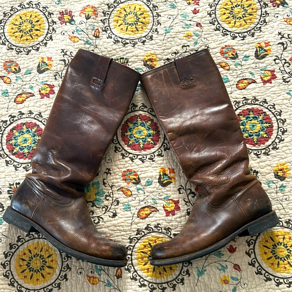 Frye boots in good condition. Zippers work.